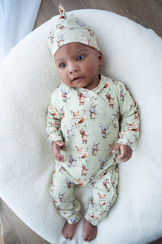 Spielanzug für die Kleinen, die mit Freunden spielen