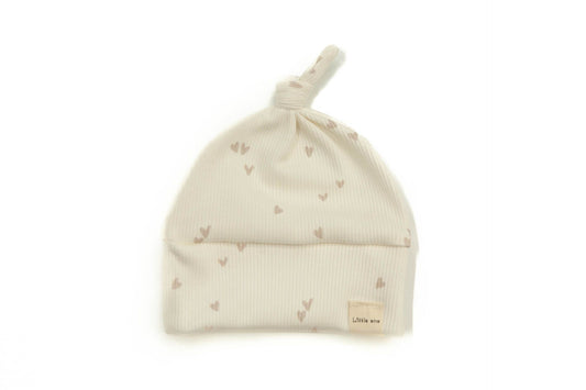 Mutsje baby rib ecru hartjes