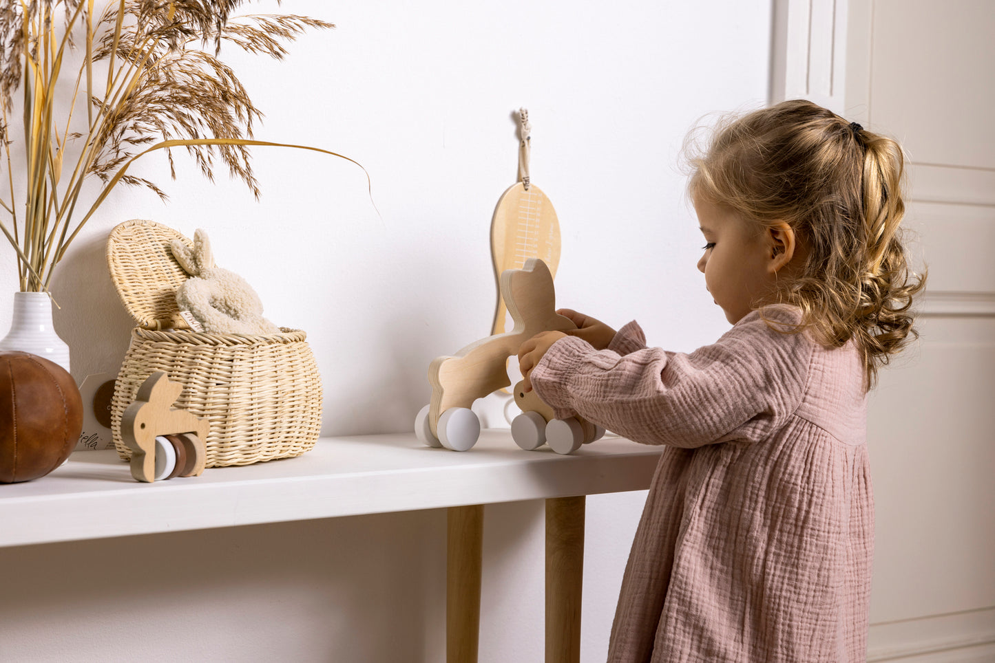 Eco friendly wooden rabbit pulltoy