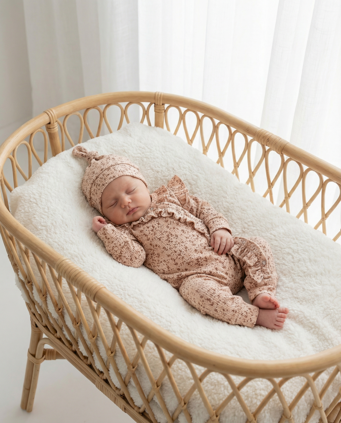 Mütze aus Babyripp mit Schleifen